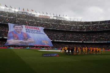 Barcelona fans pay tribute to Enrique Castro 'Quini'.