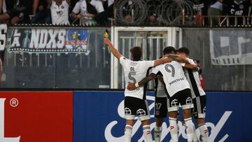 Futbol, Colo Colo vs Alianza Lima.
Copa Libertadores 2022.
El jugador de Colo Colo Juan Martin Lucero, centro, celebra su gol contra Alianza Lima durante el partido por el grupo F de la Copa Libertadores realizado en el estadio Monumental, Santiago, Chile.
13/04/2022
Jonnathan Oyarzun/Photosport
Football, Colo Colo vs Alianza Lima.
2022 Copa Libertadores Championship.
Colo Colo’s player Juan Martin Lucero, lcenter , celebrates his goal against Alianza Lima during the match of group F of the Copa Libertadores championship held at the Monumental stadium in Santiago, Chile.
04/13/2022
Jonnathan Oyarzun/Photosport