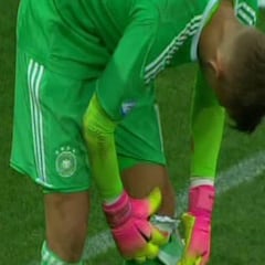 El portero alemán guardaba una chuleta de penaltis en la media