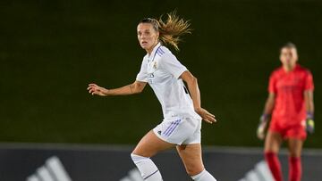 Toletti otea el horizonte para dar salida de bal¨®n al Real Madrid.