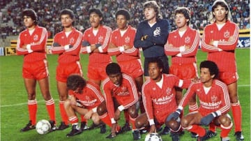 En 1948, cuando los dueños del América de Cali decidieron que el club compitiera en la Primera División de Colombia, el directivo Benjamín Urrea, con una posición en contra de la profesionalización, vaticinó que no serían campeones nunca. Pasaron 31 años para que el América de Cali ganara un campeonato. Sin embargo, la maldición se amplió hasta la Copa Libertadores, ya que han caído en las cuatro finales que han disputado.