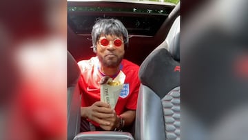 Pescado, papas y vestido como un 'hooligan': la locura de Evra