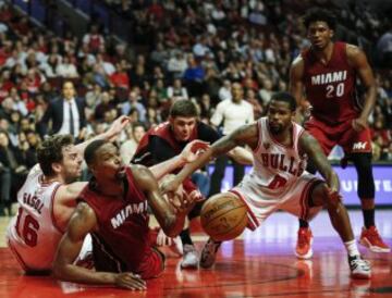 Pau Gasol y Aaron Brooks.