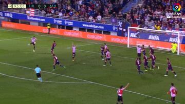 La notable volea que le dio el triunfo al Athletic a los '94