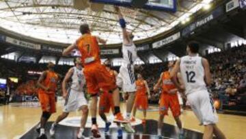 Fiesta del Valencia ante un Madrid que jugó a medio gas