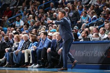 Ryan Saunders contra los Thunder, el 8 de enero de 2019, en el Chesapeake Energy Arena de Oklahoma.