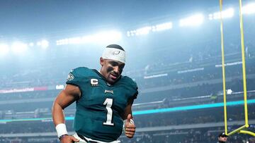 PHILADELPHIA, PENNSYLVANIA - DECEMBER 03: Jalen Hurts #1 of the Philadelphia Eagles runs off the field after a loss to the San Francisco 49ers at Lincoln Financial Field on December 03, 2023 in Philadelphia, Pennsylvania. Mitchell Leff/Getty Images/AFP (Photo by Mitchell Leff / GETTY IMAGES NORTH AMERICA / Getty Images via AFP)
