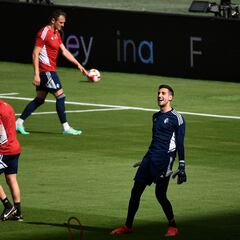 Duelo frontal entre Mbappé y Sergio Herrera