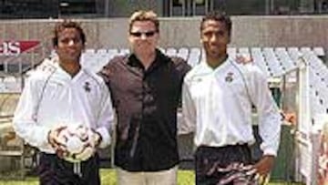 Piterman posa con los dos nuevos fichajes del Racing.