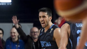 Argentina's point guard Facundo Campazzo celebrates after scoring against Canada during their 2017 FIBA Americas Championship Group B game in Bahia Blanca, Argentina, on August 28, 2017. / AFP PHOTO / EITAN ABRAMOVICH