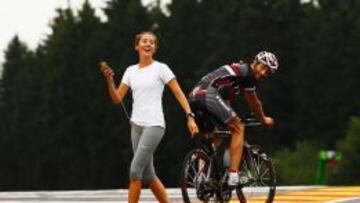 WEBBER. El australiano, que mira a Michibata (la novia de Button), desencadenó los movimientos.