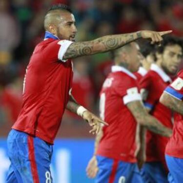Chile 1x1: Fernández y Vidal, lo mejor de un equipo sin ideas