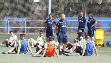 Paco López sigue preparando el estreno liguero de mañana ante el Betis.