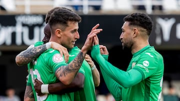 CARTAGENA (MURCIA), 05/01/2025.- El jugador del C.D Leganés Dani Raba (i) junto a Munir (d), celebran el segundo gol ante el jugador F.C. Cartagena, durante el partido correspondiente a los dieciseisavos de final de la Copa del Rey, que están disputando este domingo en el estadio Cartagonova en Cartagena. EFE/Marcial Guillén