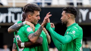 CARTAGENA (MURCIA), 05/01/2025.- El jugador del C.D Leganés Dani Raba (i) junto a Munir (d), celebran el segundo gol ante el jugador F.C. Cartagena, durante el partido correspondiente a los dieciseisavos de final de la Copa del Rey, que están disputando este domingo en el estadio Cartagonova en Cartagena. EFE/Marcial Guillén
