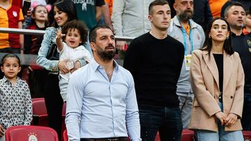 Arda vio el encuentro con Pe?a en la grada