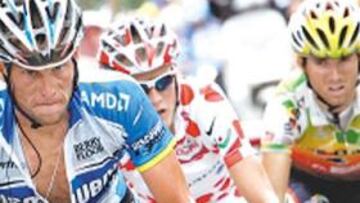 <b>LÍDER. </b>Lance Armstrong no ganó, pero ya vuelve a vestir de amarillo.