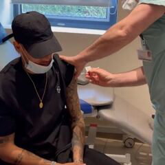 Neymar da el paso y se vacuna contra la Covid-19