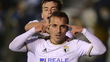 El Burgos se alía con los postes para volver a ganar en El Plantío