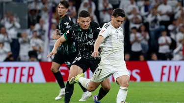 Brahim Díaz ante Lucas Cepeda.