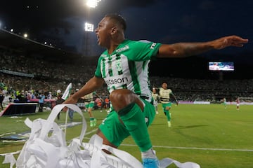 Atlético Nacional se coronó como nuevo campeón del fútbol colombiano, luego de imponerse en 2-0 y 3-1 en el global sobre Deportes Tolima. Alfredo Morelos y Andrés Román anotaron los goles de la victoria.