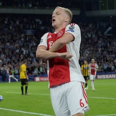 Van de Beek, el tulipán que seduce al Real Madrid