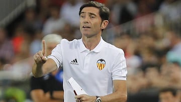 Marcelino da instrucciones en el Trofeo Naranja.