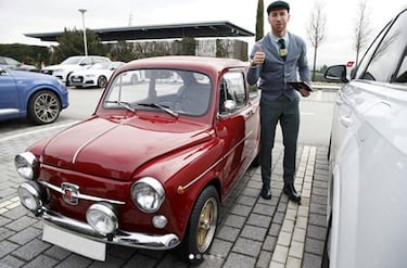 Sergio Ramos celebra su 40º cumpleaños convertido en un icono más allá del terreno de juego. El defensa sevillano, que ha marcado estilo durante dos décadas de carrera, acumula algunos de los looks más virales y comentados del panorama deportivo y mediático.