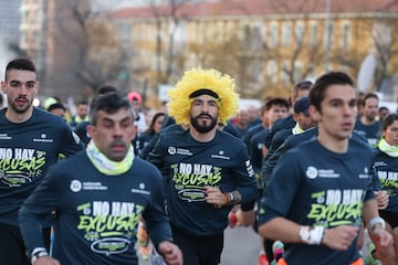 Varios corredores participan en las primeras tandas de la San Silvestre Vallecana.