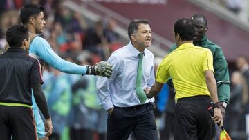 Juan Carlos Osorio explotó contra los árbitros