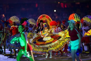 En la ceremonia de inauguración de la Copa América, cada país está representado, no solo por los trajes típicos, sino por un niño con el uniforme de cada selección. Ha sido un espectáculo lleno de luces y donde los niños fueron los protagonistas.