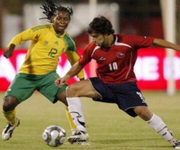 Sudáfrica, 2009: Chile viajó hasta territorio africano para enfrentar al futuro organizador del mundial y ganó 2-0. 