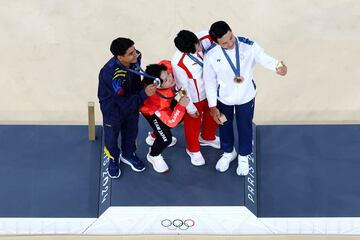 El gimnasta colombiano logró la medalla de plata en la prueba de barra fija de los Juegos Olímpicos de París 2024 tras lograr una clasificación de 14.533, misma puntuación del japonés Shinnosuke Oka que fue oro gracias a su ejecución.  