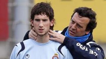 <b>NUEVA BAJA.</b> El centrocampista del Espanyol Óscar Sielva estará unos dos meses de baja después de ser operado hoy de la fractura del tercio medio de la clavícula derecha.