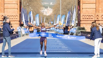 La etíope Fotyen Tesfay en la Maratón de Barcelona.