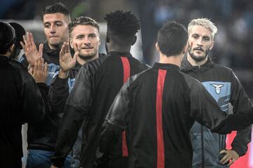 Los jugadores del Calcio han salido esta jornada a jugar sus partidos con una raya roja pintada en sus caras como muestra de apoyo al Día Internacional de la Eliminación de la Violencia de Género.