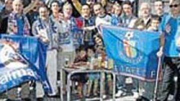 Las dos peñas se hermanaron ayer en el Bar Libra.