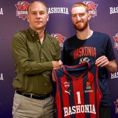 Nico Mannion, con pie y medio fuera del Baskonia