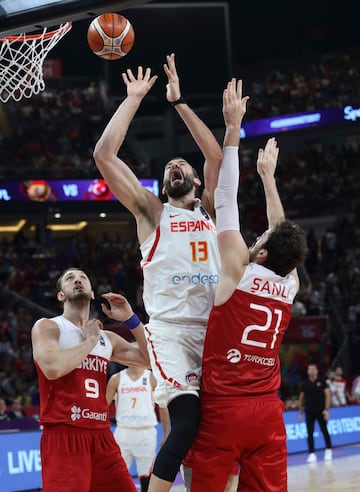 Marc Gasol, Semih Erden y Sertac Sanli.