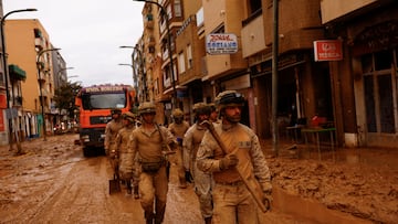Members of the Spanish military prepare to help residents, in the aftermath of floods caused by heavy rains, in Massanassa, near Valencia, Spain, November 3, 2024. REUTERS/Susana Vera