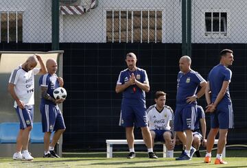 Barcelona 01Junio 2018, Espaa
Previa al Mundial 2018
Entrenamiento de la seleccion Argentina Ciudad Deportiva Joan Gamper, Barcelona.
Javier Mascherano de la Seleccion Argentina y Sampaoli
Foto Ortiz Gustavo