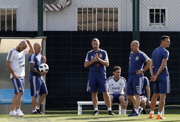 Barcelona 01Junio 2018, Espaa
Previa al Mundial 2018
Entrenamiento de la seleccion Argentina Ciudad Deportiva Joan Gamper, Barcelona.
Javier Mascherano de la Seleccion Argentina y Sampaoli
Foto Ortiz Gustavo
