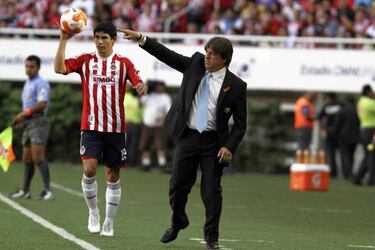 Como técnico del América, Miguel Herrera domina a Chivas