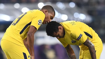 Paris Saint-Germain's Brazilian forward Neymar (R) speaks with Paris Saint-Germain's French forward Kylian Mbappe during the UEFA Champions League Group B football match