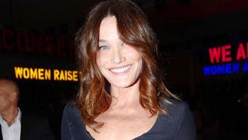 Carla Bruni se disculpa después de bromear sobre la crisis del coronavirus