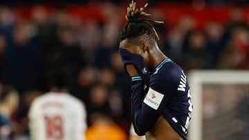 SEVILLA, 24/01/2026.- El delantero del Athletic Club, Nico Williams, durante el encuentro correspondiente a la jornada 21 de Laliga EA Sports que disputan hoy sábado Sevilla y Athletic Club en el estadio Sánchez Pizjuán de Sevilla. EFE / Julio Muñoz.
