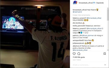 El piloto Fernando Alonso sube una foto con el texto "Hala Madrid" justo en el instante que el equipo recibe la copa.