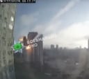 El estremecedor momento en el que un misil impacta contra un edificio en Kiev
