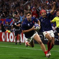 Francia aplasta a Italia para ser primera de grupo