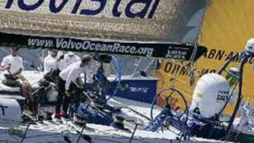 <B>EN BUSCA DEL VIENTO.</B> El barco español perderá algunas millas de inicio.